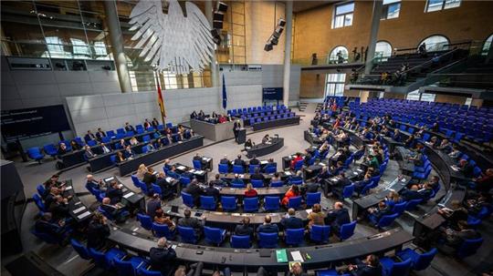 Der Frauenanteil im Deutschen Bundestag liegt bei 35,3 Prozent.