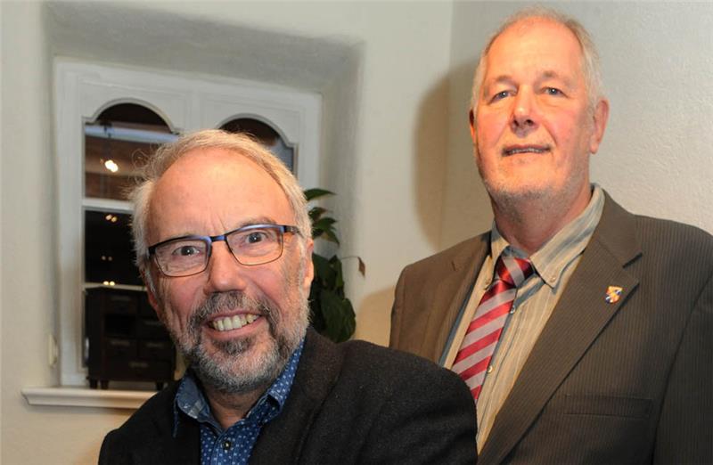 Der Fredenbecker Gemeinderat bestätigte Donnerstagabend Hans-Ulrich Schumacher (SPD) (rechts) im Bürgermeisteramt. Stellvertreter wurde Rolf Helmecke (WG). Foto: Kordländer