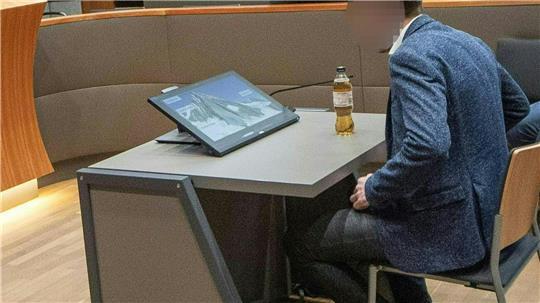 Der Freund der Toten beteuerte seine Unschuld.