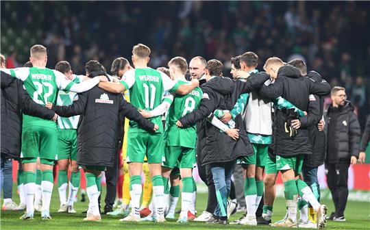 Der Fußball-Oberligist Heeslinger SC hat am Dienstag den Bundesligisten Werder Bremen zu Gast (Symbolbild). Foto: Carmen Jaspersen/dpa