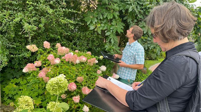 Der Garten der Tomfordes punktet mit vielfältigen und heimischen Sträuchern.