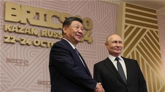 Der Gastgeber und sein wichtigster Gast: Putin mit dem chinesischen Staatschef Xi.