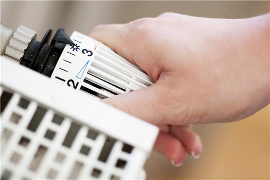 Der Gasverbrauch der Haushalte steigt nach Einschätzung der Bundesnetzagentur derzeit zu stark an.
