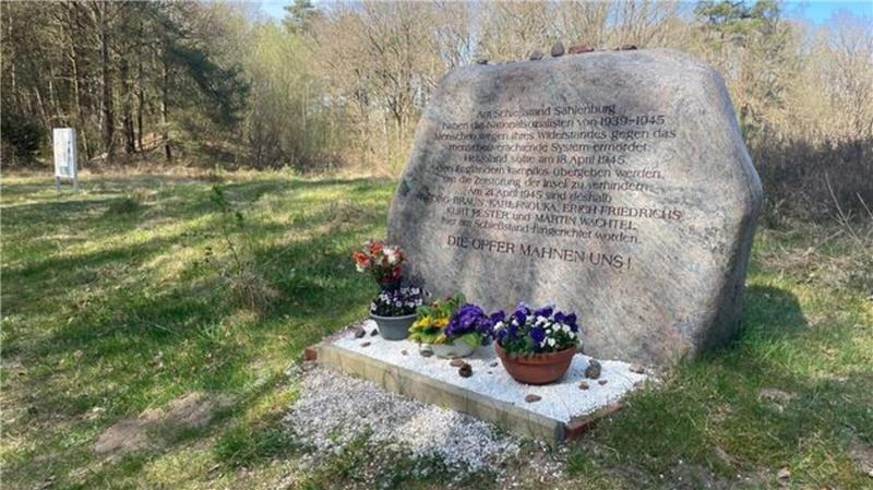 Der Gedenkstein auf dem früheren Schießplatz Sahlenburg.