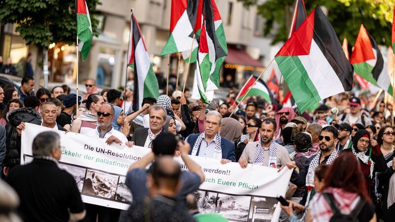 Demonstration zum Palästinenser-Gedenktag in Berlin Der Gedenktag Nakba am 15. Mai erinnert an die Flucht und Vertreibung hunderttausender Palästinenser im ersten Nahostkrieg 1948 nach der Staatsgründung Israels.