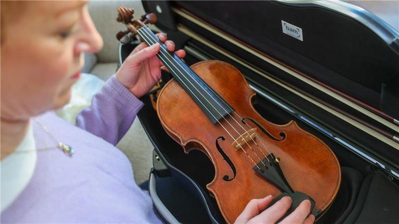 „Zehntausende Tode gestorben“: Lufthansa ändert Geigen-Regel Der Geigenkasten durfte nicht in den Flieger - jetzt gibt es Änderungen bei der Lufthansa