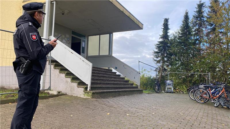 Der Geiselnehmer vom Hamburger Flughafen wohnte in Buxtehude. Seine Wohnung wurde durchsucht.