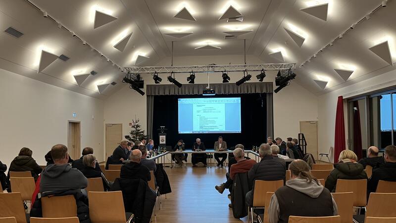 Hammah bekommt neue Bauplätze – auch für Tiny Houses? Der Gemeinderat tagte im Dorfgemeinschaftshaus Hammah - dabei ging es auch um die Gebühren für die Nutzung des Hauses.
