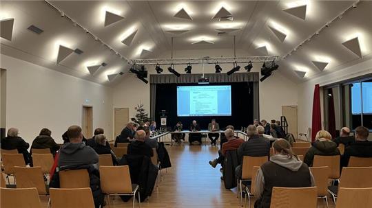 Der Gemeinderat tagte im Dorfgemeinschaftshaus Hammah - dabei ging es auch um die Gebühren für die Nutzung des Hauses.