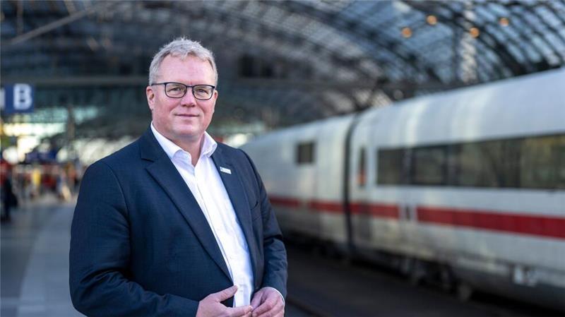 Der Geschäftsführer der Allianz pro Schiene, Dirk Flege, fordert mehr Unterstützung für Eigentümer bei der Weiterentwicklung von Bahnhöfen. (Archivbild)