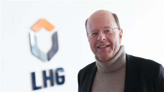 Der Geschäftsführer der Lübecker Hafen-Gesellschaft (LHG), Sebastian Jürgens, kritisiert das Ausbleiben von Investitionen in die Seehäfen aus dem Sondervermögen des Bundes. 