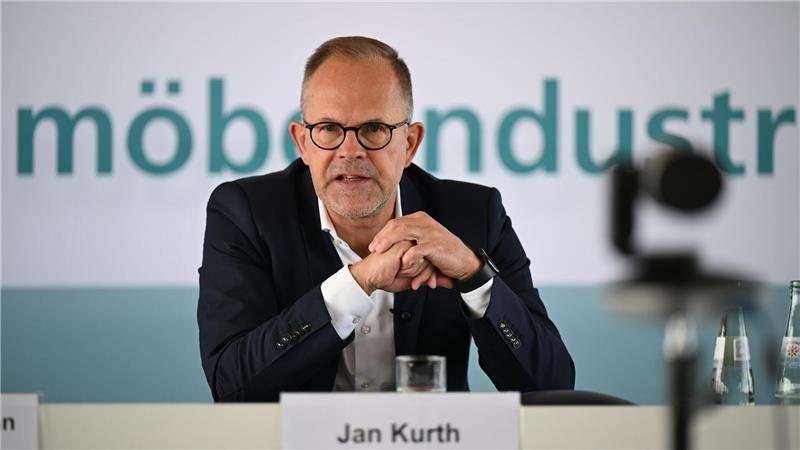 Es werden wieder mehr Küchen bestellt Der Geschäftsführer des Verbandes der Küchenmöbelindustrie, Jan Kurth ist überzeugt, dass es bergauf geht mit der Branche.