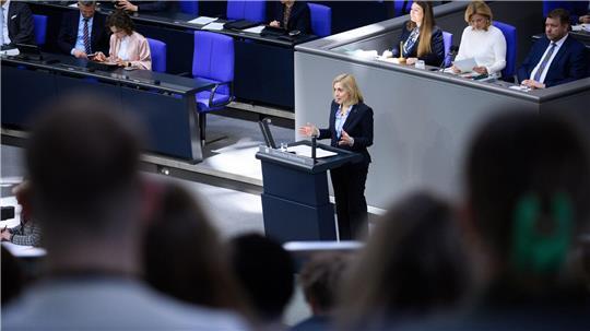 Der Gesetzentwurf von Gesundheitsministerin Nina Warken soll eine flexiblere Umsetzung vor Ort ermöglichen.