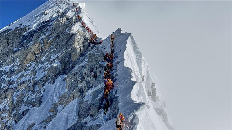 Drohnen übernehmen Lastentransport am Everest Der Gipfel des Everest zieht Bergsteiger aus aller Welt magisch an - trotz zahlreicher Gefahren.