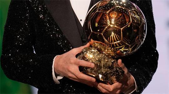 Der Goldene Ball ist im Profifußball ein Prestigepreis. (Archivbild)