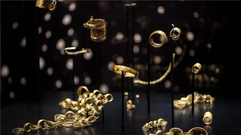 Der Goldhort von Gessel wird im Kreismuseum Syke ausgestellt. Der im Jahr 2011 im Syker Ortsteil Gessel gefundene Goldschatz aus der Bronzezeit zählt 117 Teile. (Archivbild)