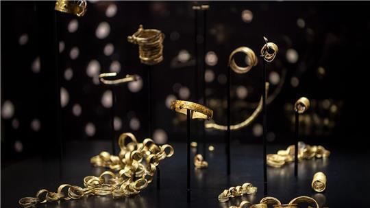 Der Goldhort von Gessel wird im Kreismuseum Syke ausgestellt. Der im Jahr 2011 im Syker Ortsteil Gessel gefundene Goldschatz aus der Bronzezeit zählt 117 Teile. (Archivbild)