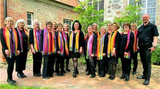 Der Gospelchor Gospel & More gibt ein Konzert in der Fredenbecker Kirche.