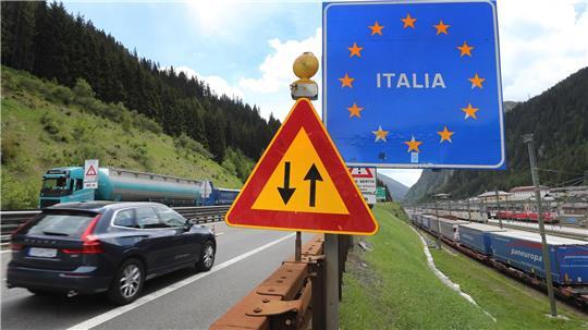 Der Grenzverkehr zwischen Italien und Österreich rückt vor der geplanten Brenner-Blockade in den Fokus. (Archivbild)