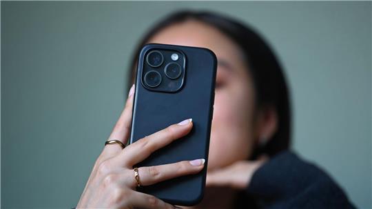 Der Griff zum Handy ist alltäglich geworden. 