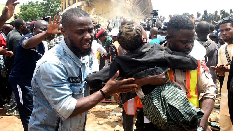 Mindestens 22 Tote nach Einsturz von Schule in Nigeria Der Großteil der Opfer sind Schülerinnen und Schüler.