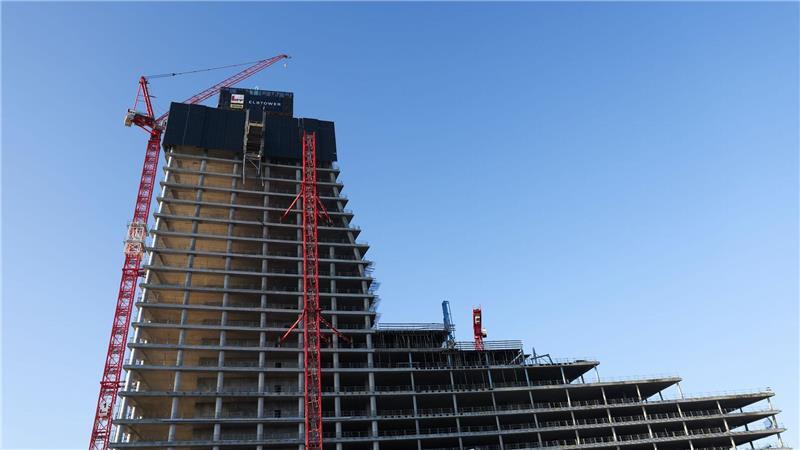 Der Gründer der Drogeriemarktkette Rossmann, Dirk Roßmann, beteiligt sich am geplanten Weiterbau des Hamburger Elbtowers.