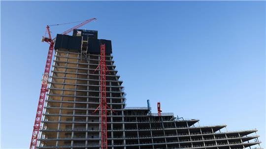 Der Gründer der Drogeriemarktkette Rossmann, Dirk Roßmann, beteiligt sich am geplanten Weiterbau des Hamburger Elbtowers.