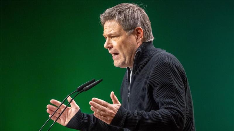 Hält „Brandmauer“? Merz grenzt sich in Anträgen von AfD ab Der Grünen-Kanzlerkandidat warnt Merz.
