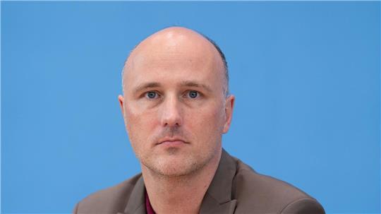 Der Grünen-Kulturpolitiker Sven Lehmann befürchtet ein „Klima der Vorzensur“. (Archivbild)