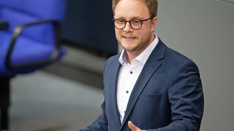 Schärfere Regeln für Messer? FDP spricht von Symbolpolitik Der Grünen-Politiker, Marcel Emmerich, unterstützt Bemühungen der Bundesinnenministerin für eine Reform des Waffenrechts. (Archivbild)