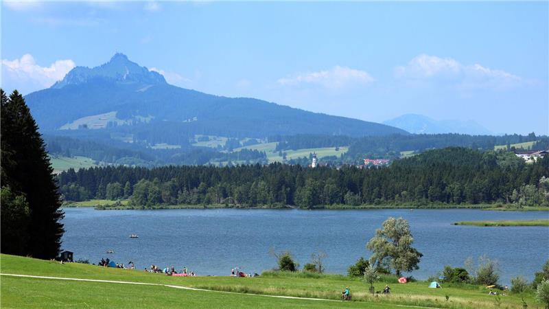 Deutsche Badegewässer glänzen mit Topqualität Der Grüntensee in Bayern.