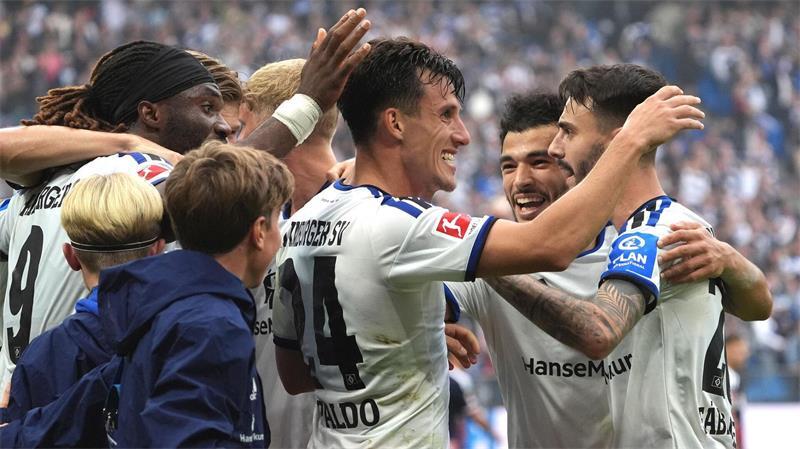 Freiburgs Siegesserie reißt - Erste Tore und Punkte für HSV Der HSV durfte über den ersten Saisonsieg jubeln.