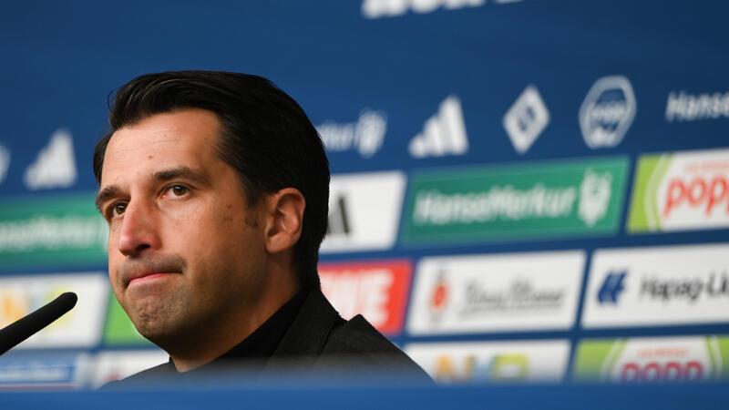 Jonas Boldt, Sportvorstand Hamburger SV, spricht auf einer Pressekonferenz im Volksparkstadion.