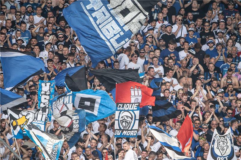 Werder- und HSV-Fans haben Bock wie lange nicht Der HSV kommt aktuell auf einen Zuschauerschnitt von knapp unter 49.000 Zuschauern pro Spiel. Foto: Pförtner/dpa