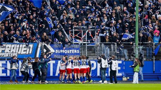 Der HSV und Frauenfußball-Leiterin Saskia Breuer gehen getrennte Wege. (Symbolbild)
