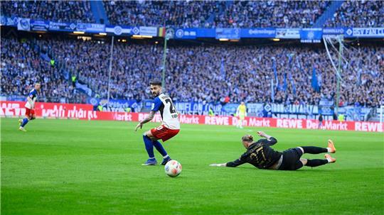 Der HSV will mit seiner Genossenschaft die Kapazität im Volksparkstadion erweitern. (Archivbild)