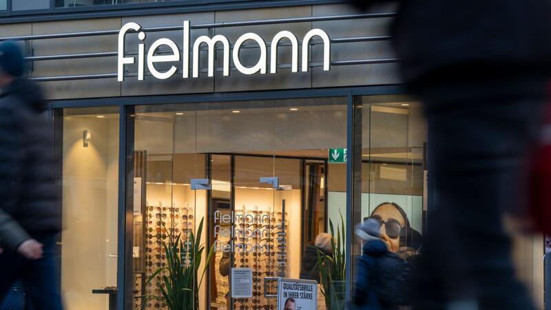 Fielmann will zu einem globalen Anbieter werden Der Hamburger Augenoptiker setzt auf das internationale Geschäft. (Archivbild)