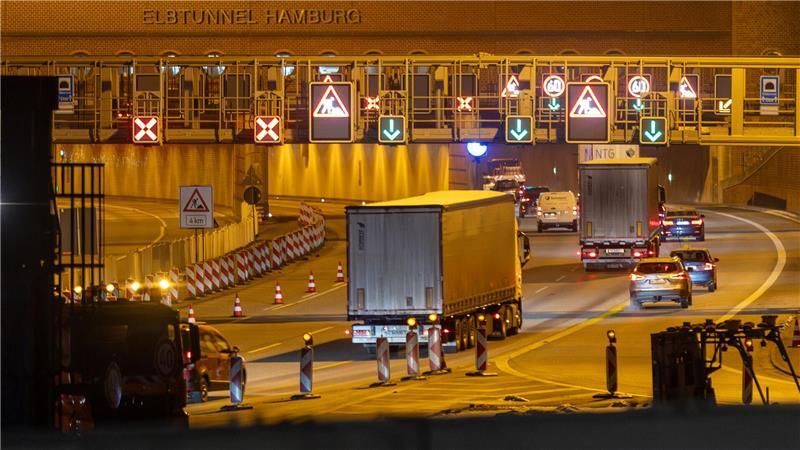 Der Hamburger Elbtunnel war seit Freitagabend voll gesperrt. (Archivbild)