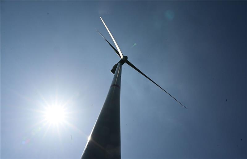 70-Millionen-Euro-Projekt: Flughafen Hamburg trifft weitere Vorbereitungen Der Hamburger Flughafen bereitet den Bau eines Windparks vor (Symbolbild). Foto: Bernd Weißbrod/dpa
