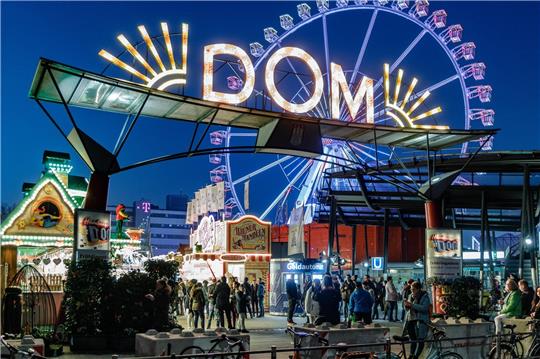 Der Hamburger Frühlingsdom konnte erstmals wieder ohne Corona-Beschränkungen stattfinden. Foto: dpa