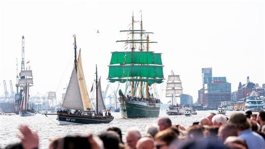 Der Hamburger Hafen feiert 835. Geburtstag.