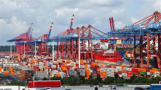 Der Hamburger Hafen ist Deutschlands wichtigster nach Umschlag. (Archivbild)