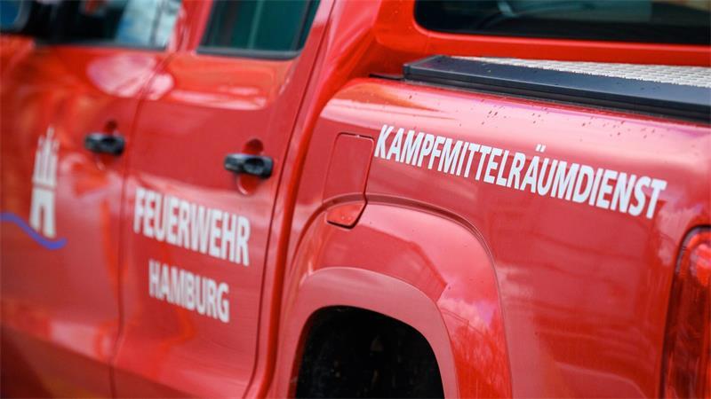 Der Hamburger Kampfmittelräumdienst ist nach einem Bombenfund am Bahnhof Diebsteich im Einsatz. (Symbolbild)