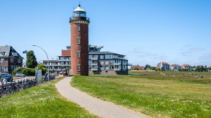 Schlafstrandkorb, Schiff oder Leuchtturm: Kurios Übernachten an Nordsee und Elbe Der «Hamburger Leuchtturm» am Hafen von Cuxhaven.