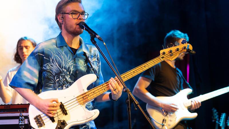 Paris Quest and Friends im Kulturforum: Grooviger Stilmix verspricht viel Spaß Der Hamburger Musiker Paris Quest and Friends spielen im Kulturforum.