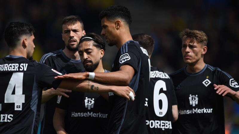 Kaiserslautern gewinnt in Kiel, HSV souverän Der Hamburger SV feiert einen Sieg in Braunschweig und bewahrt die Chance auf den Relegationsrang.