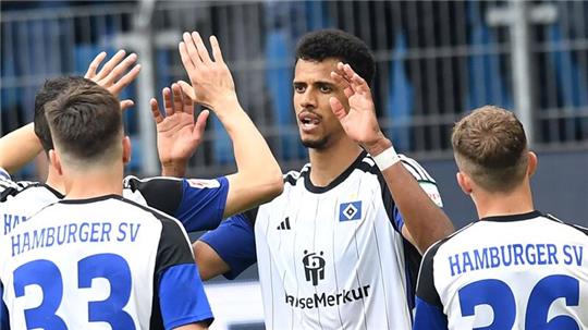 Der Hamburger SV und Stürmer Robert Glatzel gastieren im Kehdinger Stadion.