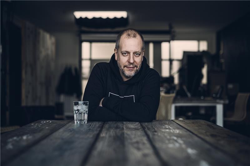 Der Hamburger Sänger Lotto King Karl ist für Hymnen wie "Hamburg meine Perle" bekannt. Foto: Patrick Ludolph