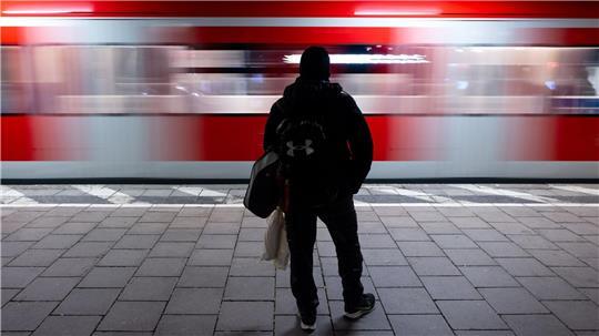 Der Hamburger Senat will 285 Millionen Euro in die Digitalisierung des S-Bahn-Netzes stecken. Davon profitieren auch Pendler aus dem Landkreis Stade.