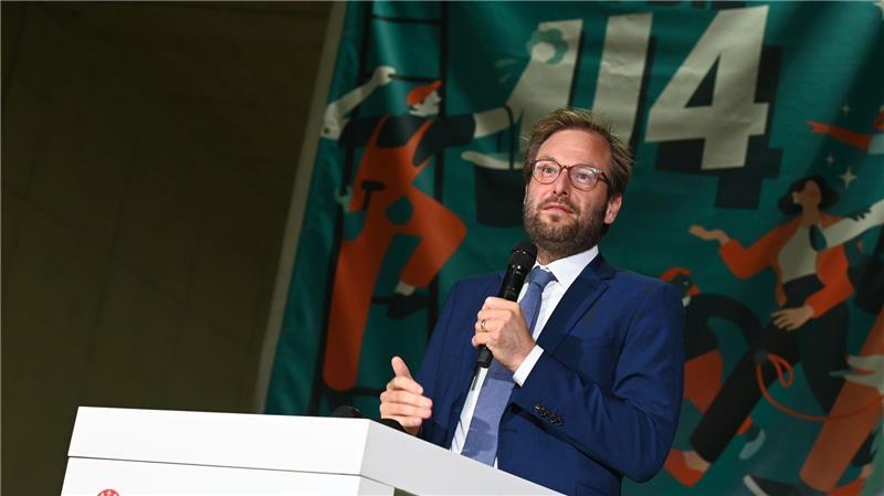 U4-Verlängerung: Rohbau der Haltestelle Horner Geest fertig Der Hamburger Senator für Verkehr und Mobilitätswende, Anjes Tjarks, dankt auf dem Richtfest am Freitag auch den Menschen vor Ort, die die temporären Einschränkungen und das Projekt mittragen.